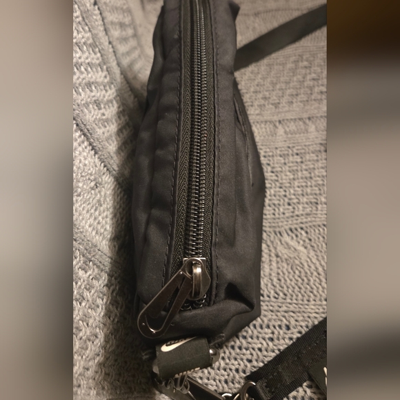 Nike Little Black Sling Bag - Picture 5 of 8